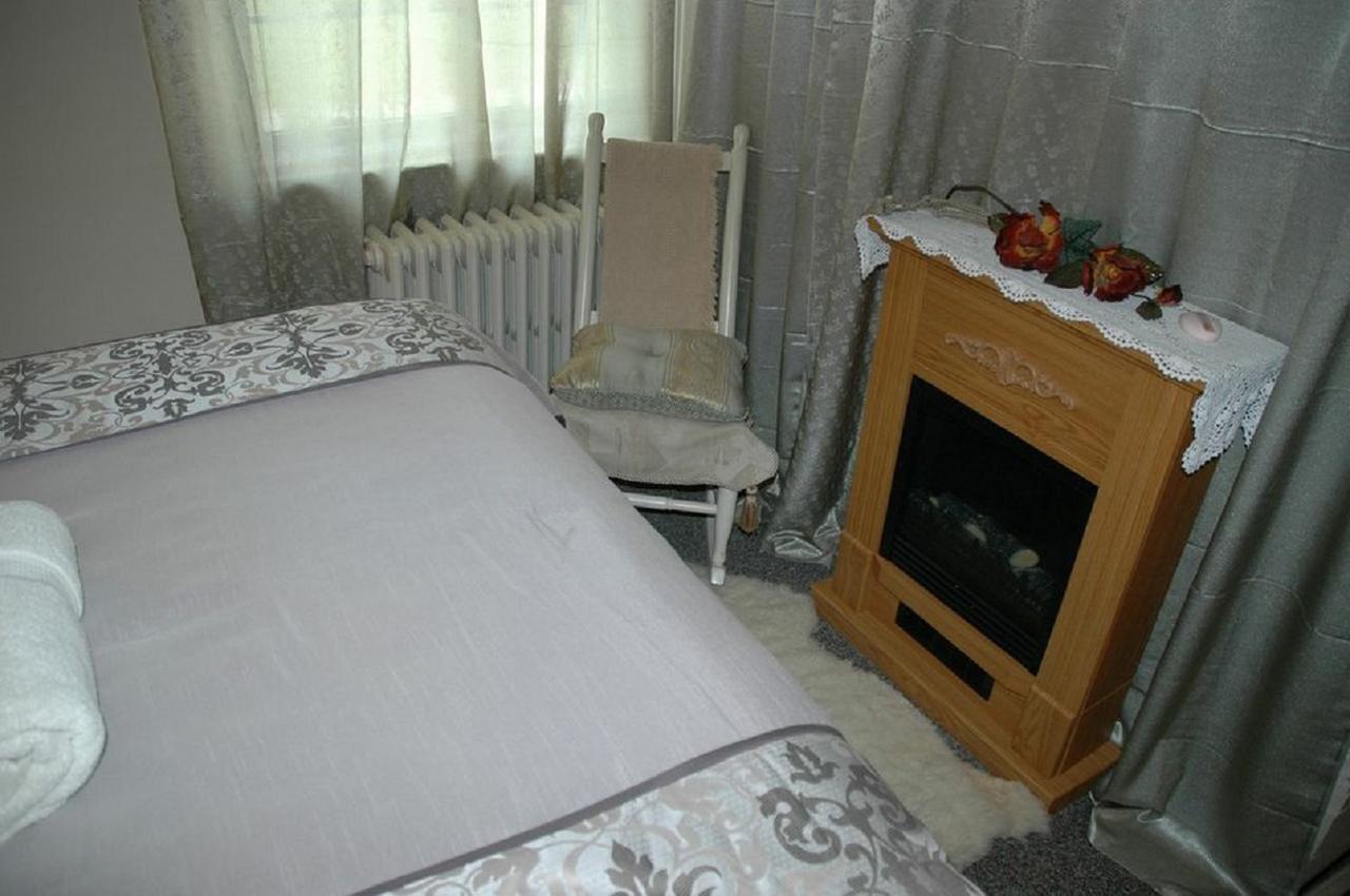 Sommerville Court Motel Bed & Breakfast Lucknow Buitenkant foto